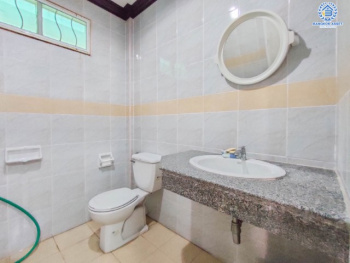 ทาวน์เฮ้าส์มือสองย่านกรุงเทพฯ ม.บ้านรุ่งเรือง สรงประภา เนื้อที่มากถึง 24.2 ตร.ว. ฟังก์ชัน 3 ห้องนอน 2 ห้องน้ำ 1 ที่จอดรถ แถมฟรี! 2 เครื่องปรับอากาศ บนทำเลเยี่ยม ใกล้รถไฟฟ้าสายสีแดง "สถานีดอนเมือง" และทางด่วน "อุตราภิมุข" ในราคาคุ้มสุดในย่าน! จองเลย!